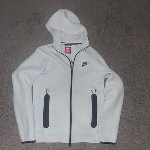 Nike Men's Gray and Black Windbreaker